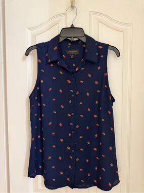 Banana Republic Navy Sleeveless Button-Up Blouse with Strawberry Print 🍓